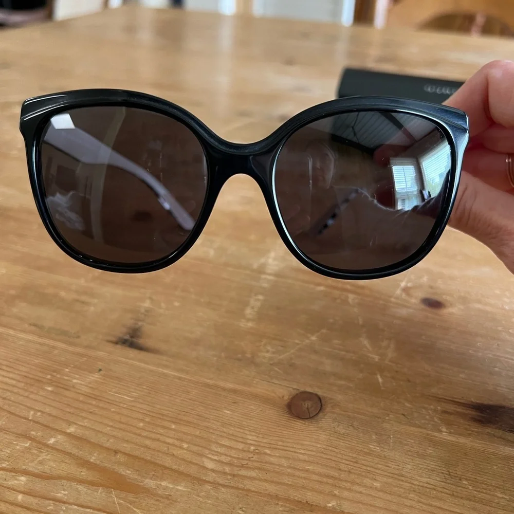 Burberry Black Cat-Eye Sunglasses with Case - Picture 6 of 13
